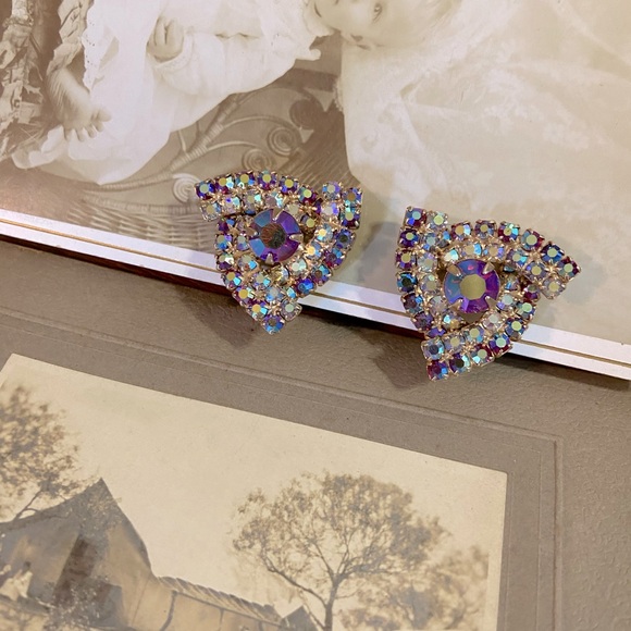 Vintage Unsigned Triangular Bypass Aurora Borealis (AB) Crystal Clip on Earrings - Picture 3 of 16